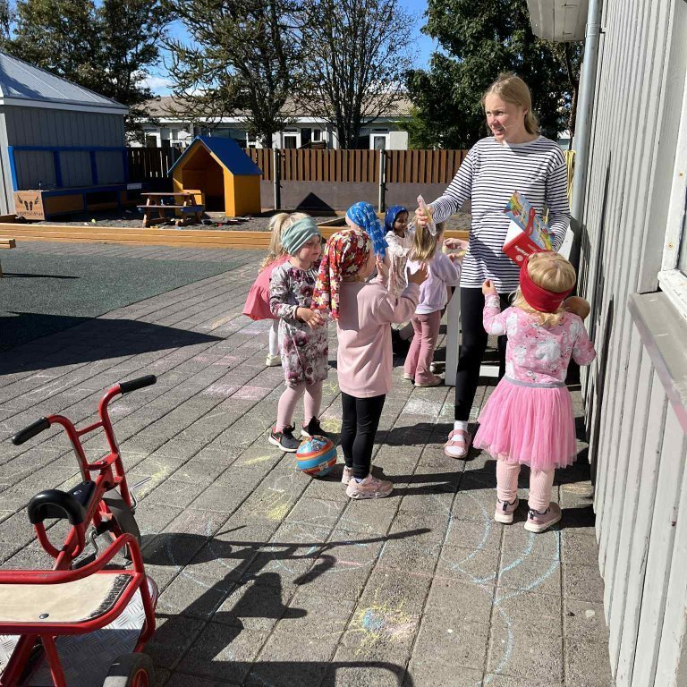 b90cf4cb-1c3a-4e64-9993-bd9dce78838d-copy