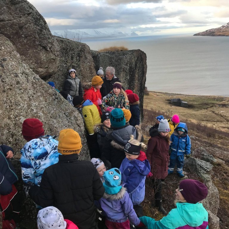 46157174_327178091398509_8483509429868691456_n