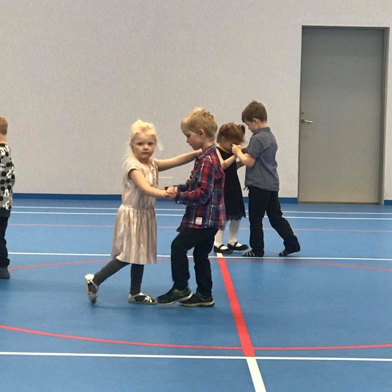 46078295_355975764977289_4844279736119066624_n