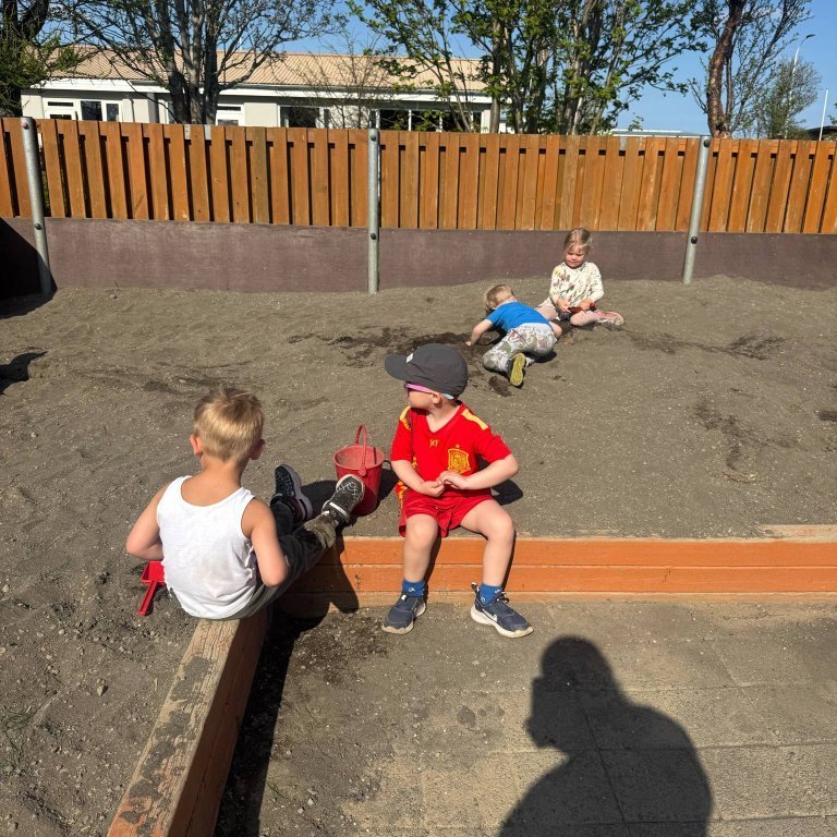 a7455692-23ae-4369-a000-696d13bd2dd1