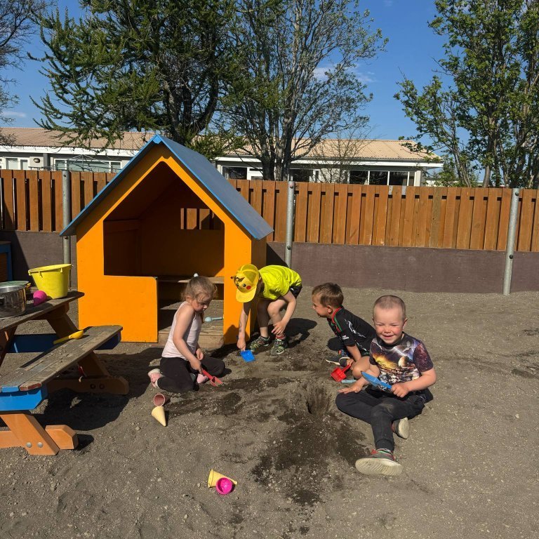 b2e493ac-74c7-4f69-b4d7-3684d74c3c51