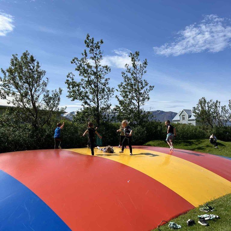 e2f2d4d7-25c8-4a83-a0a2-580ac42a30fd