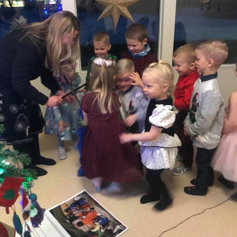 48374394_595130344280773_7756514643685670912_n-copy