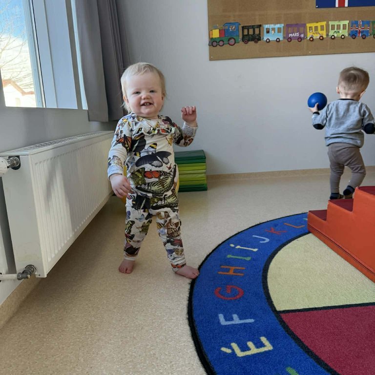 ae33ecff-562b-482c-8d87-e1ac64e379a1