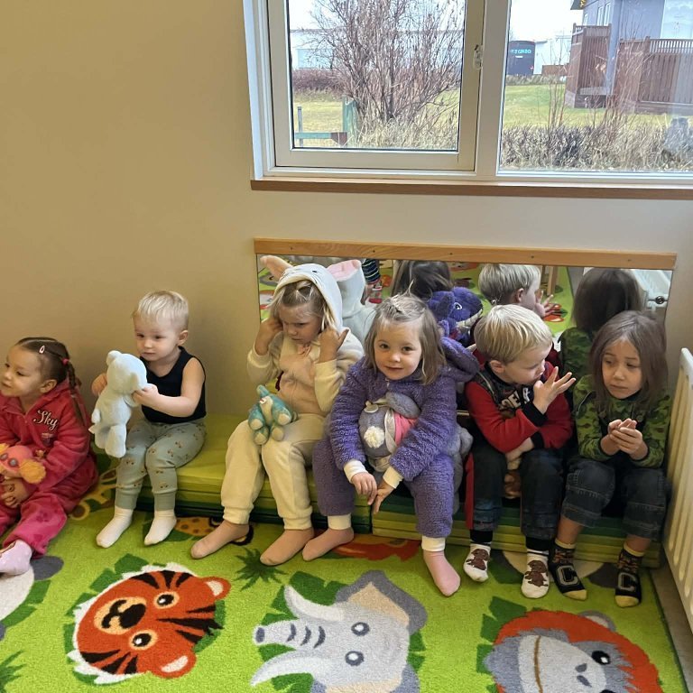 a8e75750-e8c3-40eb-9a7f-d599a0553280