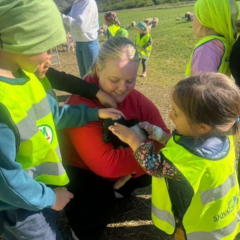 aa9f76f9-ec89-419a-80cf-d9c5bb010993