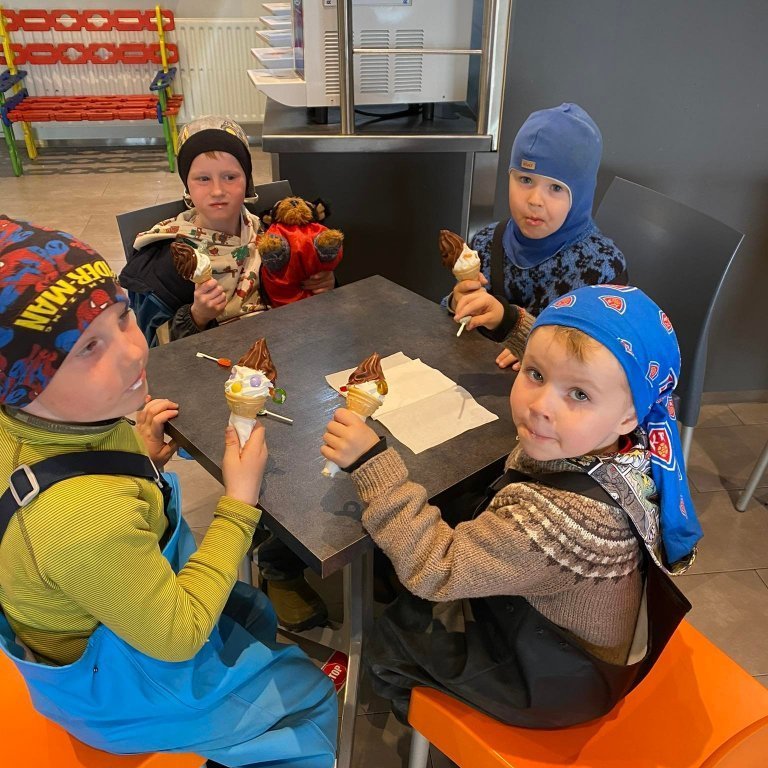 279759560_3276892622555736_851995973509067387_n