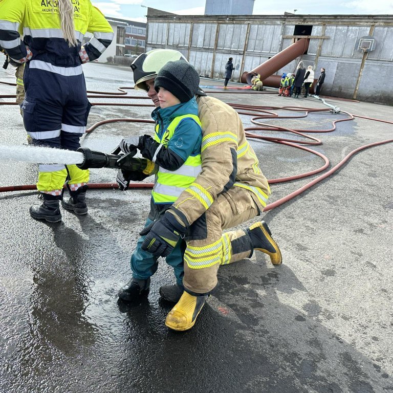 345785762_1702620876860815_10693103547667078_n