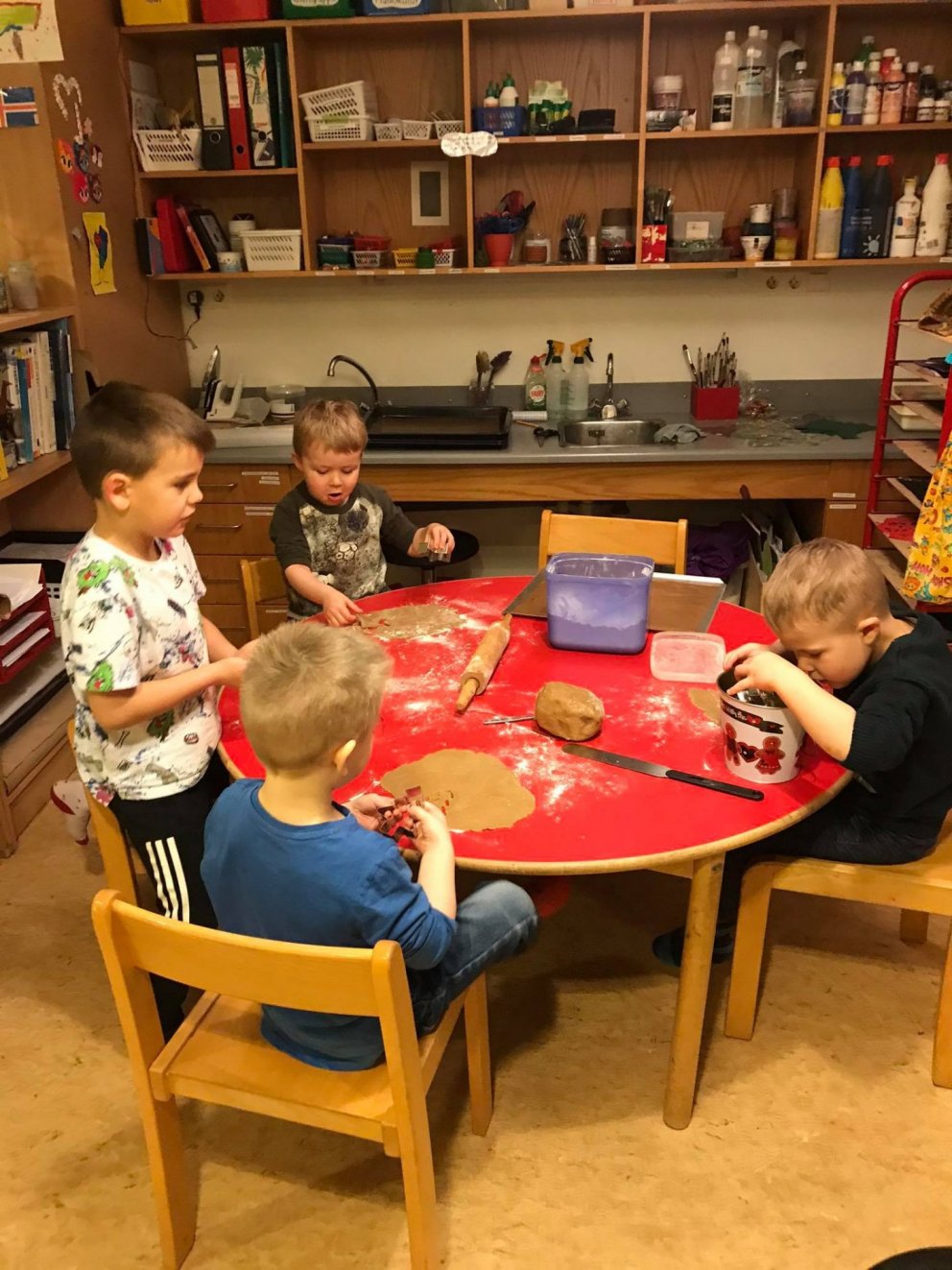 Þegar piparkökur bakast.....