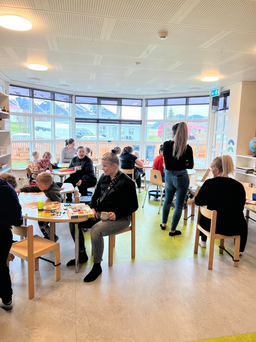 Mömmukaffi hjá okkur í dag