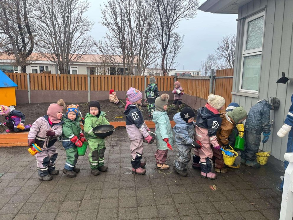 Fjör í febrúar, útivera, skólahópur og glitraðu dagurinn.