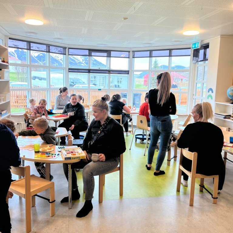 Mömmukaffi hjá okkur í dag